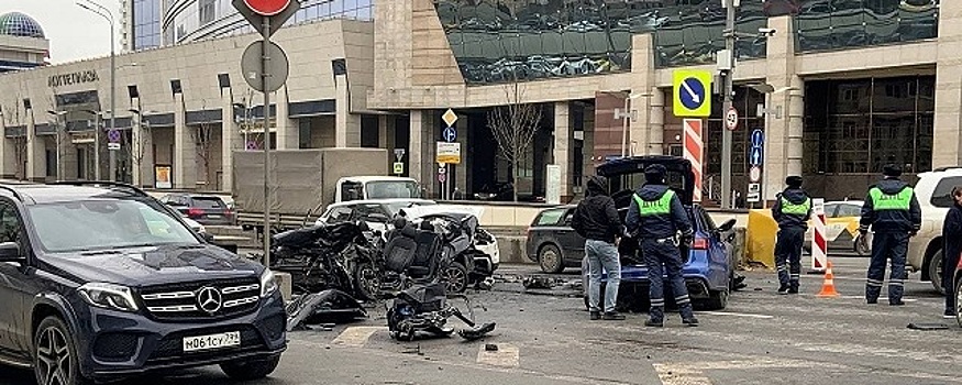 На Садовом в Москве блогер Эдвард Бил стал участником жуткого ДТП - Видео