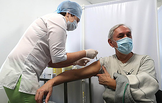 Число привившихся от коронавируса в России приближается к количеству заразившихся