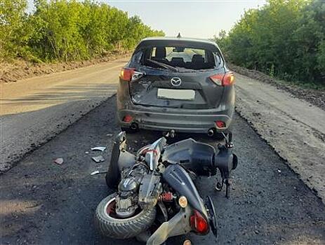 Под Самарой подросток на скутере врезался в Mazda