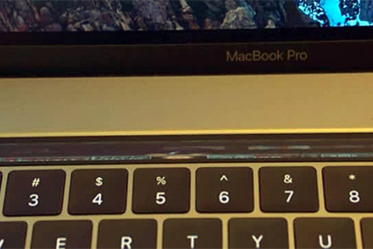 На сенсорной панели нового MacBook запустили Doom
