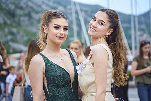 Жительницы Владивостока своеобразно «отблагодарили» мужчину, который подвез их утром