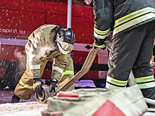 Крупный пожар вспыхнул на рынке в Астрахани