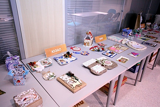 Представительница центра «Академический» одержала победу в конкурсе «Рождественский сувенир»