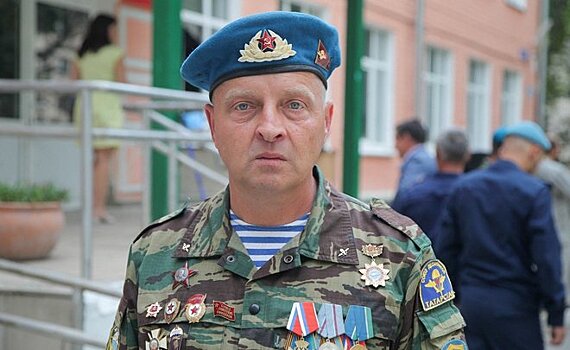 "Никто не заметит десантника, который перевел старушку через дорогу"