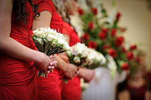 Почему на свадьбу гостям нельзя надевать красное