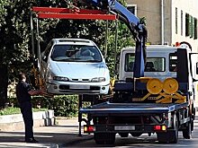 В Комсомольске эвакуатор повалил столб на дорожного рабочего, мужчина погиб