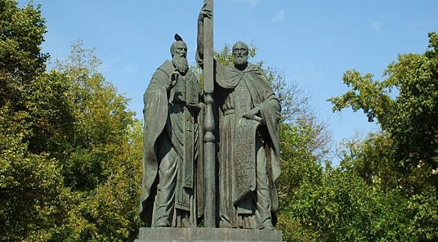 Почему памятник Кириллу и Мефодию считают самым безграмотным