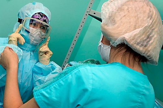 Регионам дали миллиарды рублей на выплаты медикам