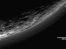 NASA показало фотографии облаков на Плутоне