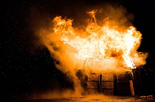 Частные дома продолжают гореть в Приморье