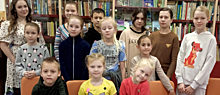 В пушкинской Детской библиотеке провели мастер-класс «Синие цветы Гжели»