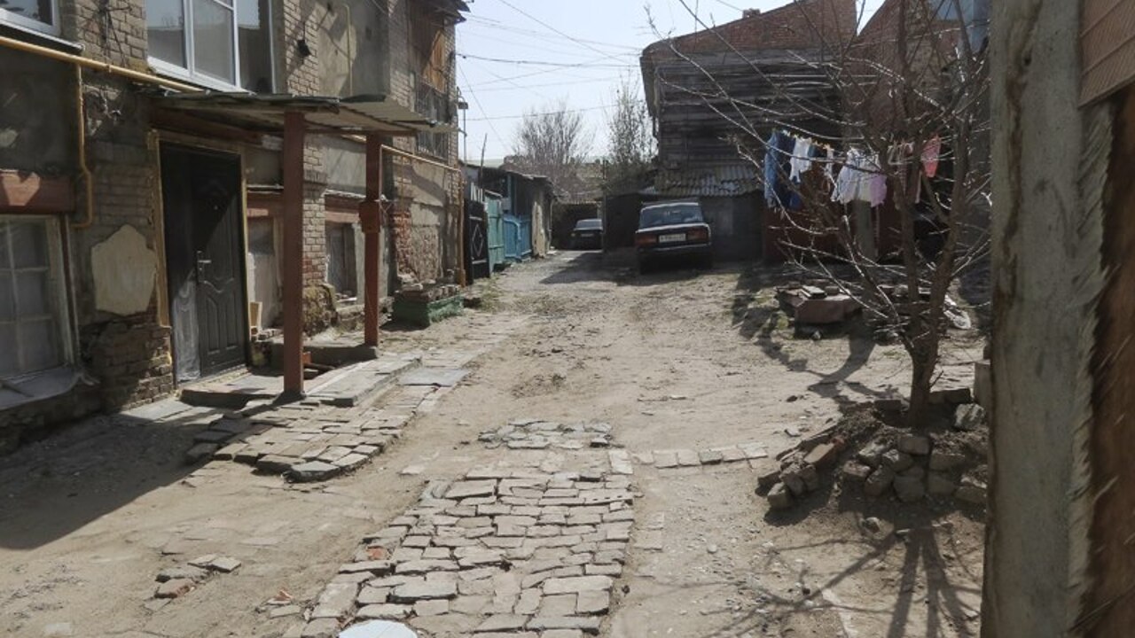 Каково жить в трущобе, или Сколько стоят квартиры в ветхих домах и надо ли  их покупать? - Рамблер/финансы