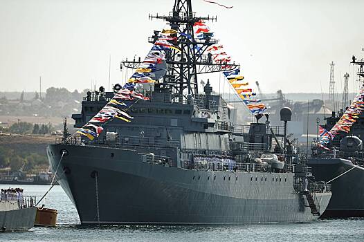 В Telegram фото подорванного эсминца США выдали за российское судно «Иван Хурс»