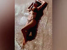 40-летняя Анна Седокова продемонстрировала фигуру в купальнике