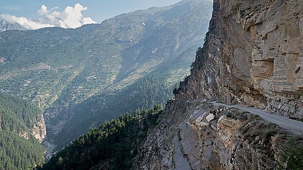 На мопеде по узкому серпантину: экстремальная поездка
