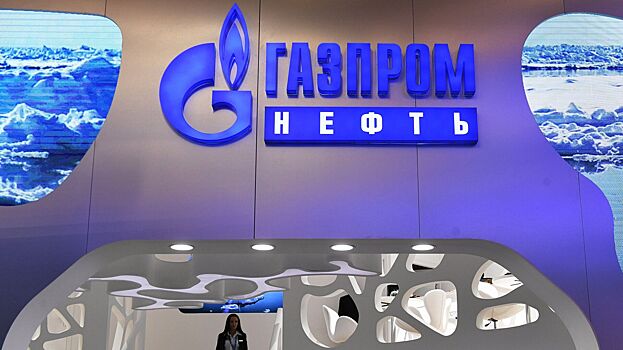 "Газпром нефть" представила на ПМЭФ арт-инсталляцию "Погружаясь в Арктику"