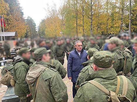 Денисов пообщался с мобилизованными калужанами в Ногинске