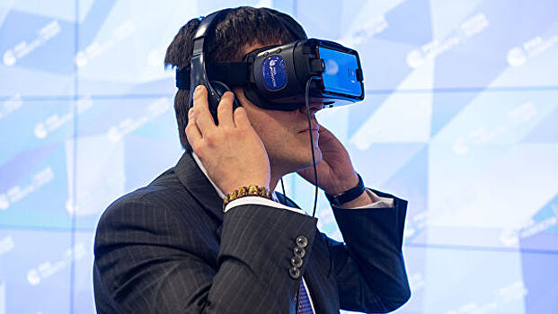 Министр науки ознакомился с VR-проектами РИА Новости