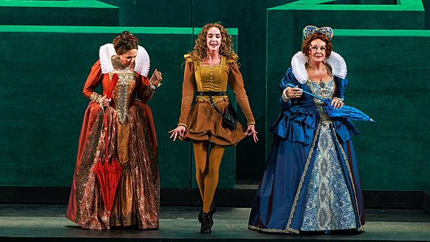 «Комедия о виндзорских жёнушках»: как в Малом театре обыграли комедию Шекспира