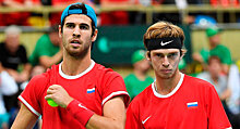Дерби продолжают косить наши ряды. В Мадриде отлично играющие российские теннисисты обречены жребием выбивать друг друга. Как нарочно!