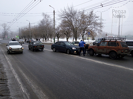 На участке улицы Калинина в Пензе за утро в ДТП попали семь машин