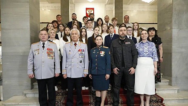 Во фракции «Единая Россия» организовали для школьников из Твери встречу с депутатами - участниками СВО