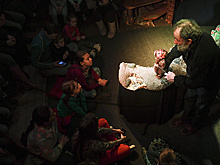 "Тоже своего рода роботы": бывший физик создал в Томске театр живых кукол