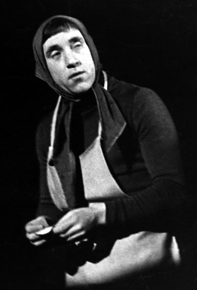 Владимир Высоцкий в спектакле "Тетя Мотя", 1970