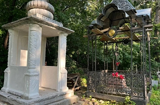 Старинные склепы купцов и основателей: местные своими силами возрождают 200-летний некрополь под Новосибирском