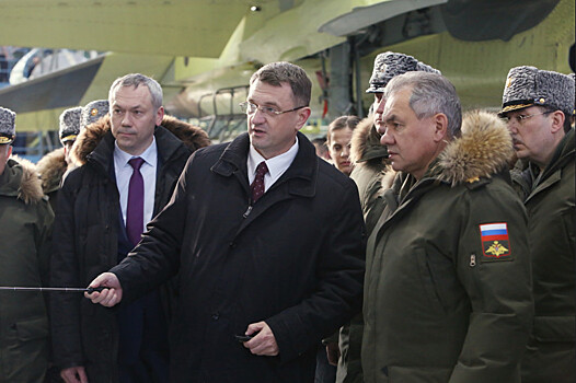 Сергей Шойгу и Андрей Травников посетили авиационный завод имени Чкалова в Новосибирске