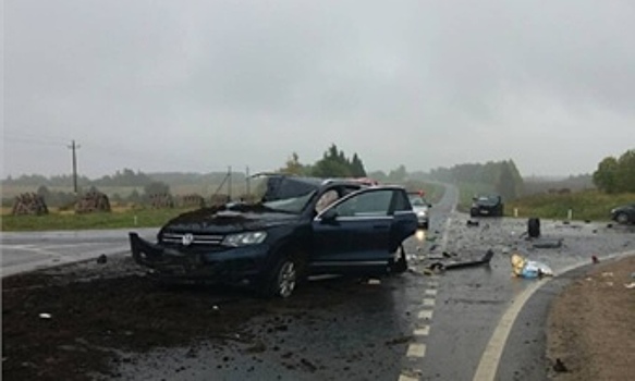 Трактор и две иномарки столкнулись в ДТП в Вологодском районе