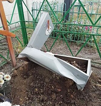 Вандалы повредили памятники на кладбище в Сальске