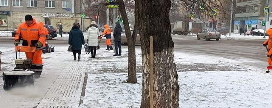 В Красноярске убирать снег будет 120 единиц специальной техники