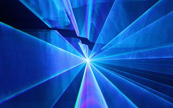 Суперсимметрия улучшила параметры лазера