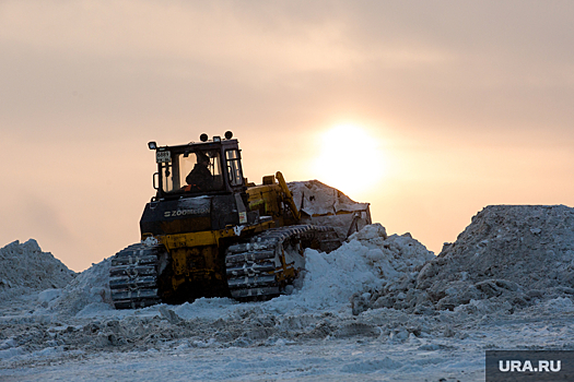 Пермяков зовут убирать снег за зарплату в 180 тысяч рублей