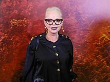 В Москве желающие купить квартиру оставляют дары и записки у «стены Долиной»