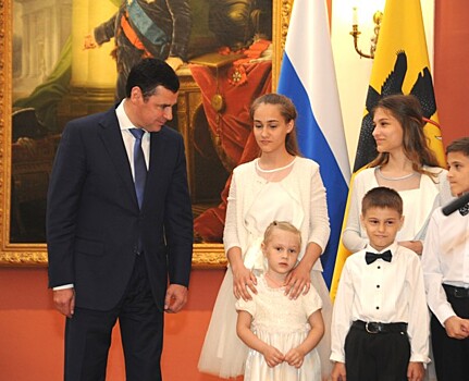 В Ярославле наградили семьи, в которых от 5 до 10 детей