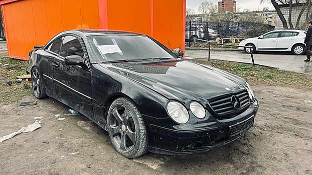 В Новосибирске обнаружен бесхозный Mercedes без номеров