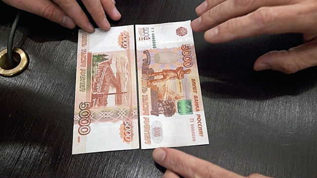 На Урале женщина рассчиталась наличкой за недвижимость и была оштрафована