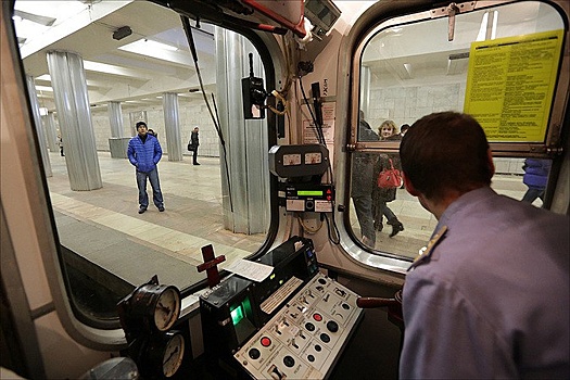 Адская работа: почему уходят машинисты метро