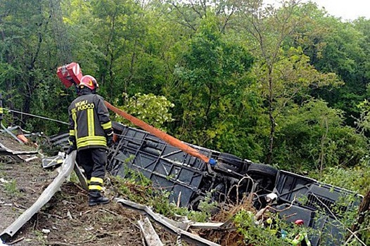 Водителя перевернувшегося в Италии автобуса отпустили