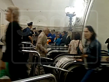 Ребенку зажало руку эскалатором на станции метро «Арбатская» в Москве