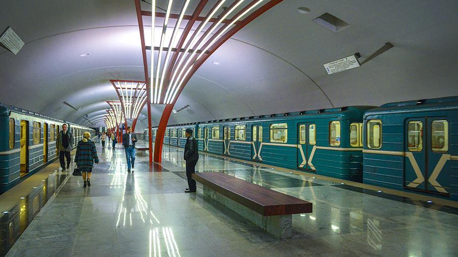 Начался монтаж эскалаторов южного вестибюля станции метро «Лианозово»