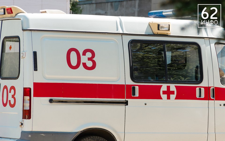 На улице Костычева в Рязани с высоты шестого этажа упала женщина