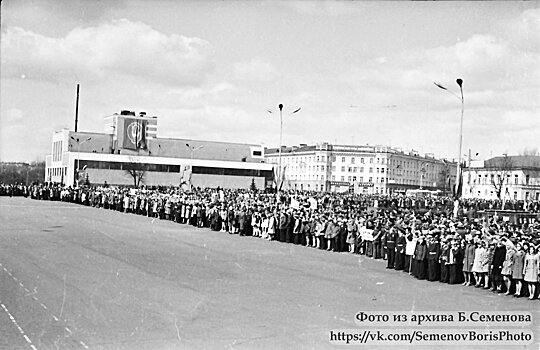 День Победы 1945 года, мемориалы и памятники Героям войны - 9 мая в истории Карелии