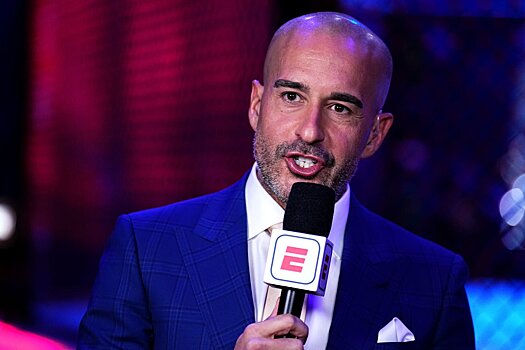 Комментатор UFC Аник: «Джонса не волнует, заберут у него пояс или нет. Он все равно подерется с Аспиналлом»