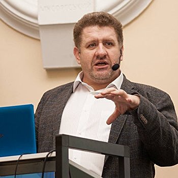 Кость Бондаренко рассказал, чем еще может воспользоваться Порошенко для переноса выборов