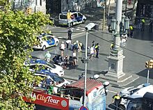 Микроавтобус въехал в толпу в Барселоне