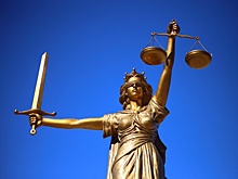 За признание вины начальницу судебных приставов в Дзержинске перевели из под стражи на домашний арест