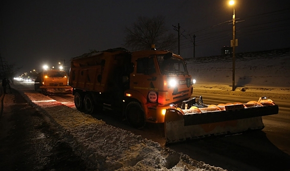Волгоградские дорожники устраняют последствия ночной метели
